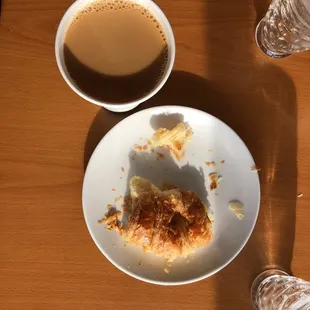 Very good croissants and coffee!