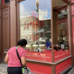 Looks like a cute little French café