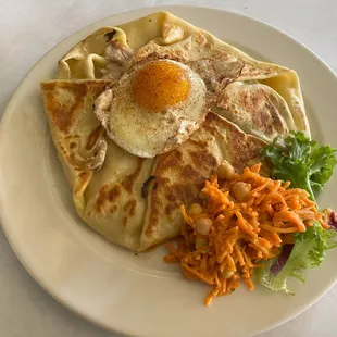 Crepe stuffed with mushroom and chicken