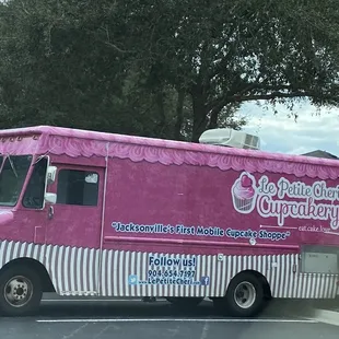 09/18: I see the food trucks already at the amenity center-Bartram Springs subdivision.