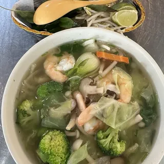 7B. Shrimp Pho with Veggies