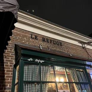 the outside of the restaurant