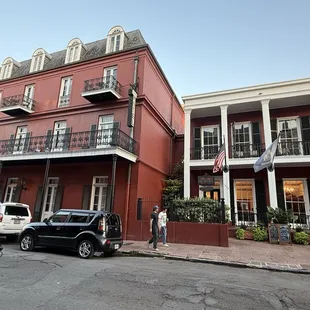 Le Richelieu Hotel front view of building (pic taken 09/27/2024)