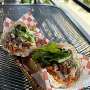 Thit heo quay banh mi