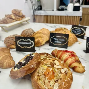 donuts, dough desserts, food