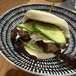 E6 Braised Chicken Bun