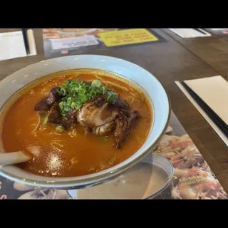 A6. Braised Scallion Soy Chicken Noodle