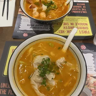 B2. Chicken Wonton Noodle