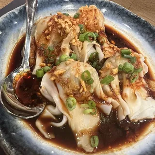 E3. Prawn and Chicken Wontons with Chili Oil