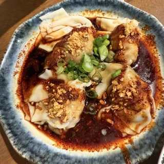 E4. Chicken Wonton with Chili Oil