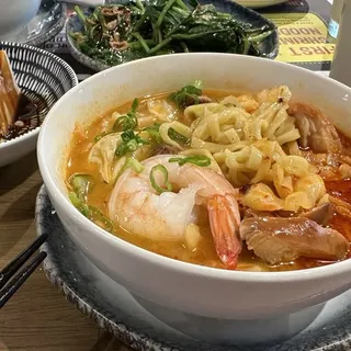 A2 Spicy Prawn and Braised Scallion Soy Chicken Noodle (Chicken Thigh Meat)