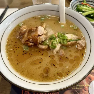 B1 Braised Scallion Soy Chicken Noodle (Chicken Thigh Meat)