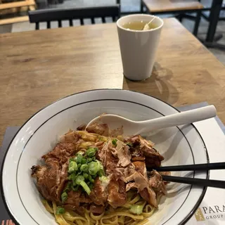 C5 Braised Scallion Soy Chicken Dry Noodle (Chicken Thigh Meat)