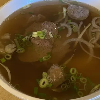 Sliced Filet Mignon, Brisket, Tendon & Meat Ball Noodle Soup