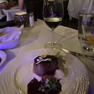 Cocoa-rubbed beef tenderloin