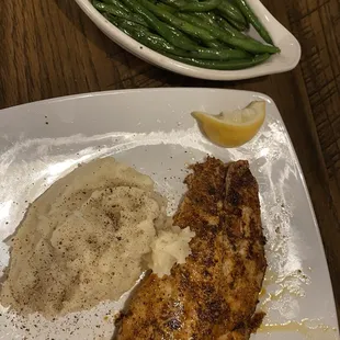 Blackened red fish, mashed potatoes and green beans