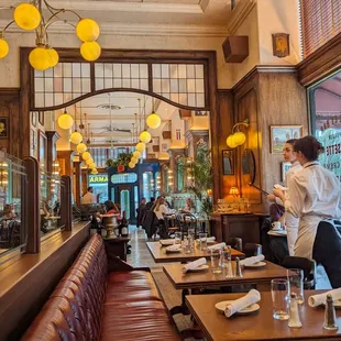 A view of the cute restaurant.