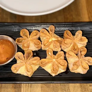 Cream cheese wontons