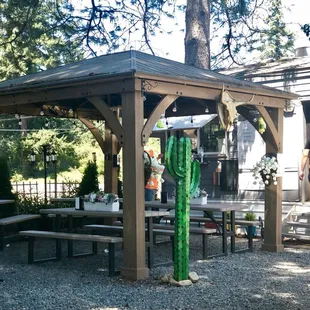 Nice covered area to eat.