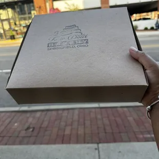 The adorable box that the pastries come in (heart eyes)