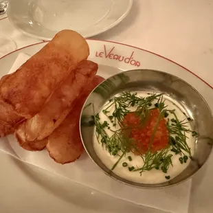 Pommes Soufflées Caviar Rouge à la Crème