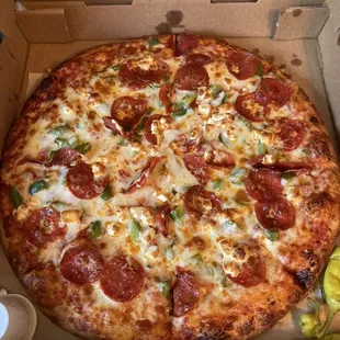 Pepperoni and Green Pepper Pizza (large)