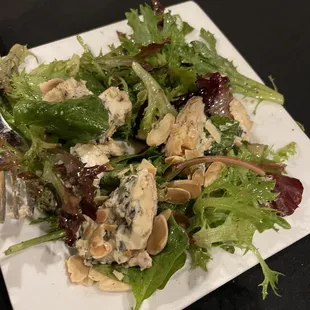 Salad with blue cheese chunks and almonds