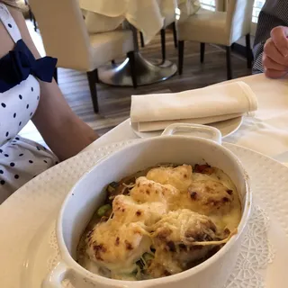 Médaillon de Homard et Coquille ST-Jacques en Salade