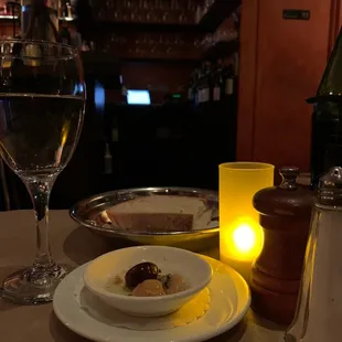 Bread and olives to start