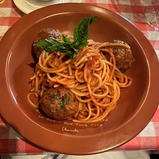 Spaghetti and meatball