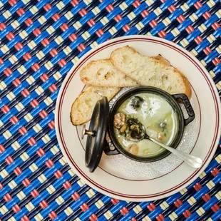 oysters and mussels, interior