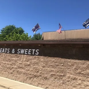 a view of the outside of the building