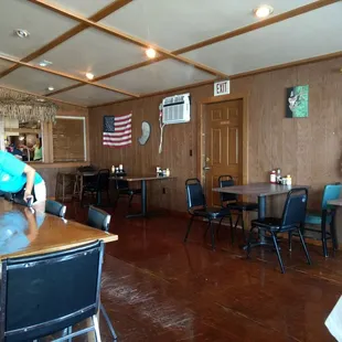 Nothing fancy here in the way of decor, but we know that...it sits on a mariana