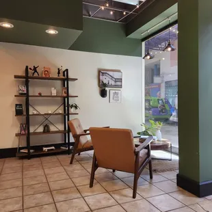 Interior || IG: @misspiggyeats