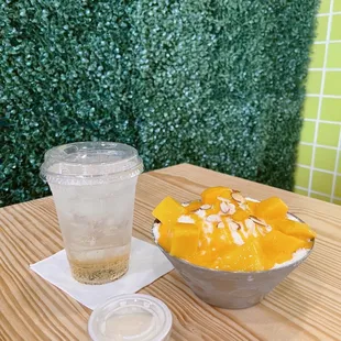 Sparkling Peach drink and Mango Bingsu