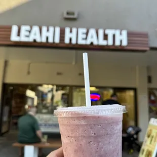 a hand holding a smoothie
