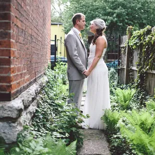 The "garden" on the side of the Leapin Lizard where we had our first look. Photo courtesy of http://www.thewayfarers.co/