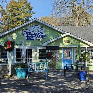 Outside Leaping Lizard Cafe