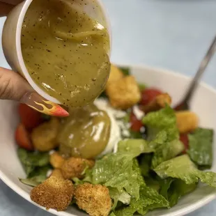 House Salad with Champagne Vinaigrette~ I absolutely LOVE their flavorful dressing and my favorite cheese, that&apos;s right goat, mm! ⁣