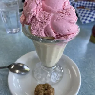 Peppermint &amp; bottom: butter pecan