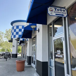 Outside/ outside seating