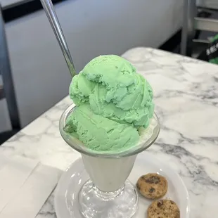 Small pistachio and Birthday Cake