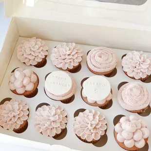 Assorted flower cupcakes
