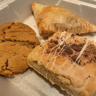 Peanut butter cookie, blonde and turnover