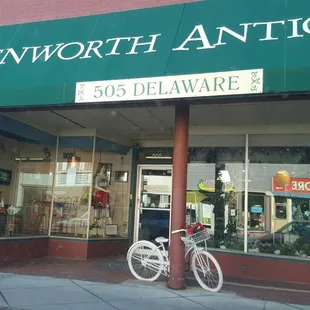 Such a charming store front!