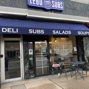 the outside of a restaurant
