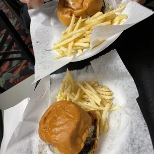 Burgers w/ fries