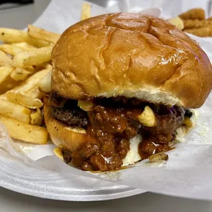 Chili cheese burger