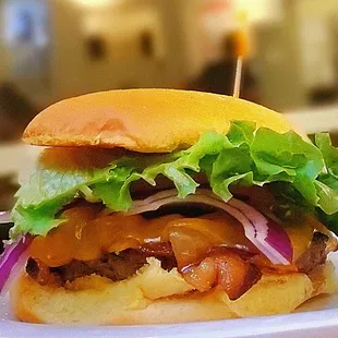 Bacon cheddar burger. Looks good but DON'T order a burger here. The meat has no taste.