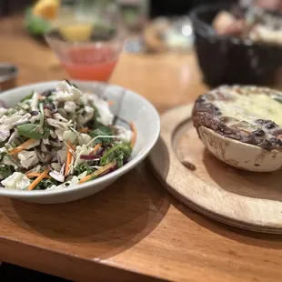 Green salad &amp; vegetarian chili.